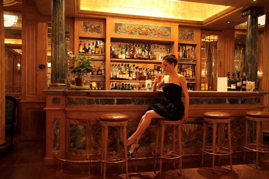 DINE AND DRINK-PRESCRIPTION COCKTAIL CLUB