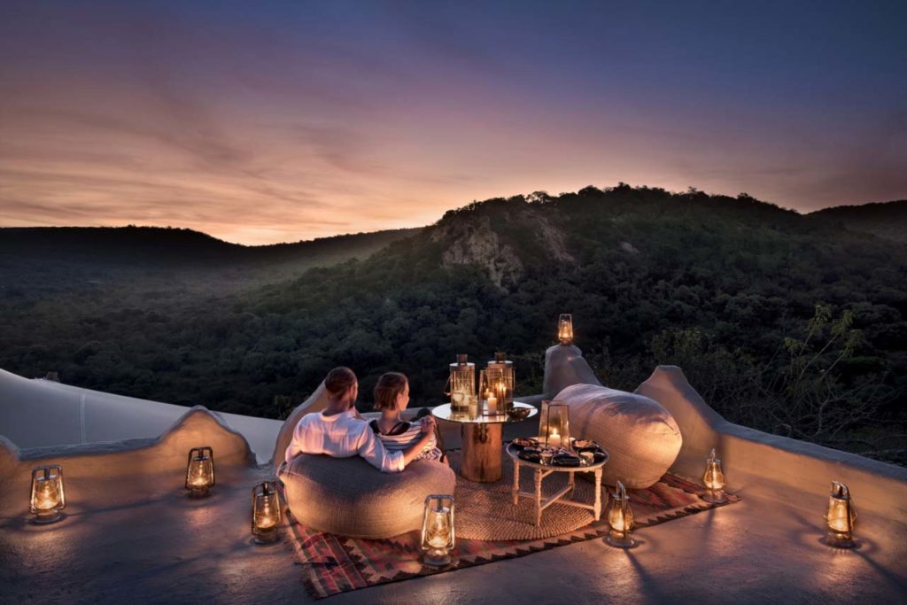 Phinda-Rock-Lodge-Rooftop-Dining (2)