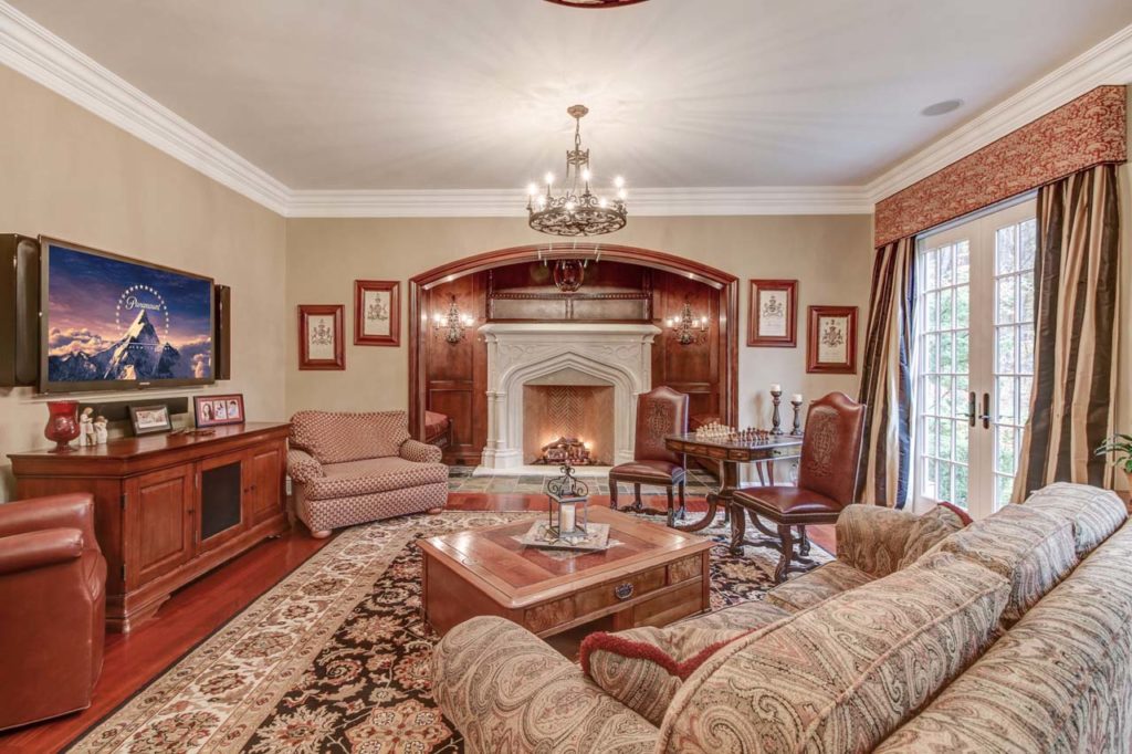 14 - Family Room
